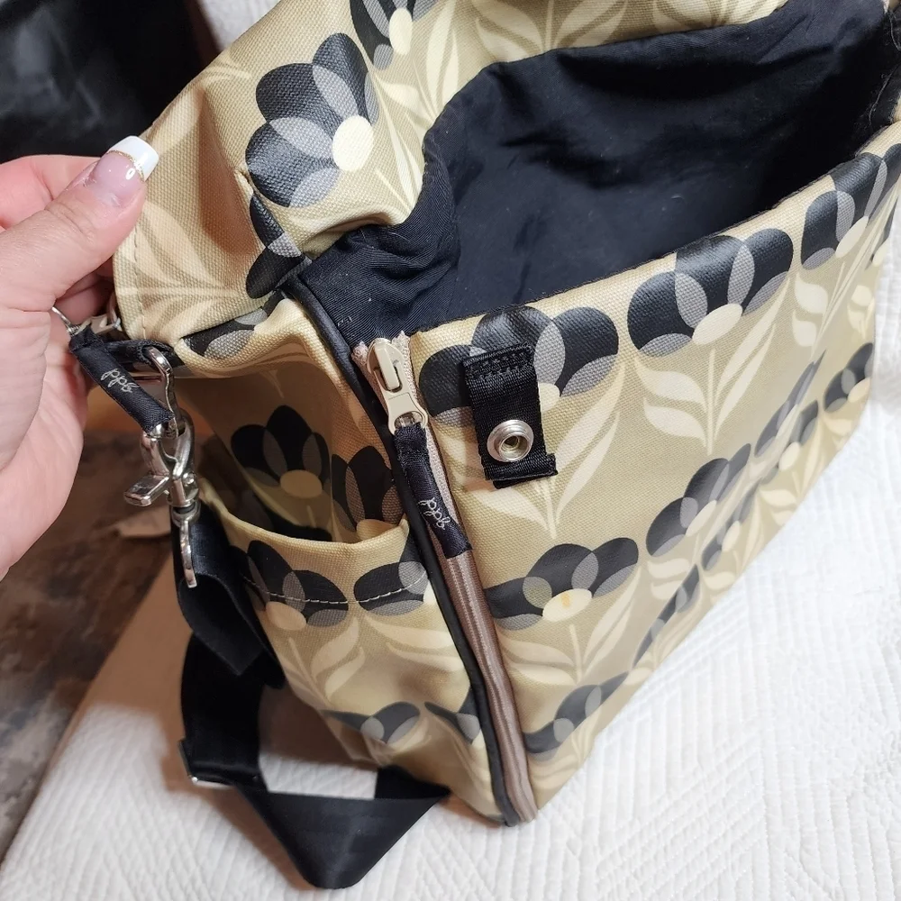Petunia‎ Pickle Bottom diaper bag backpack. Multiple ways to carry.